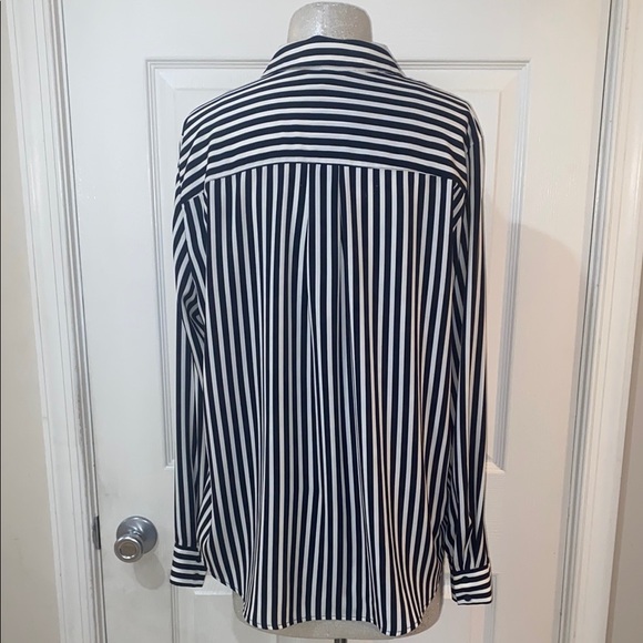 H&M Blouse - Picture 2 of 7